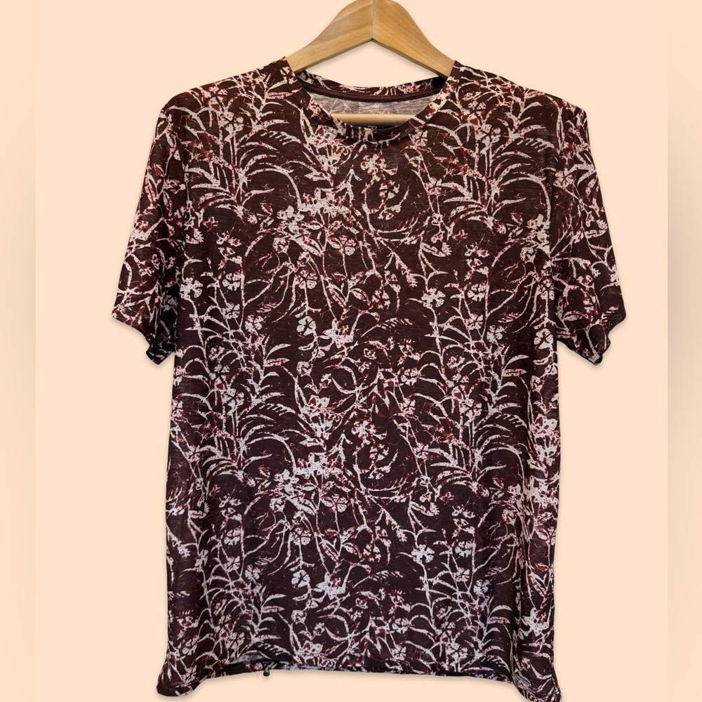 Guess Sheer Slim Fit Men's Short Sleeve Shirt - Maroon and White Floral. Large.